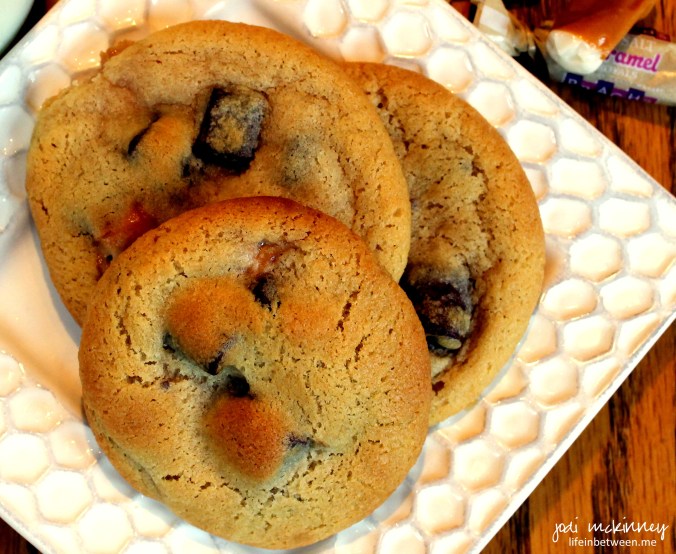 Sea Salt Caramel Royal Chocolate Chip Cookies Close