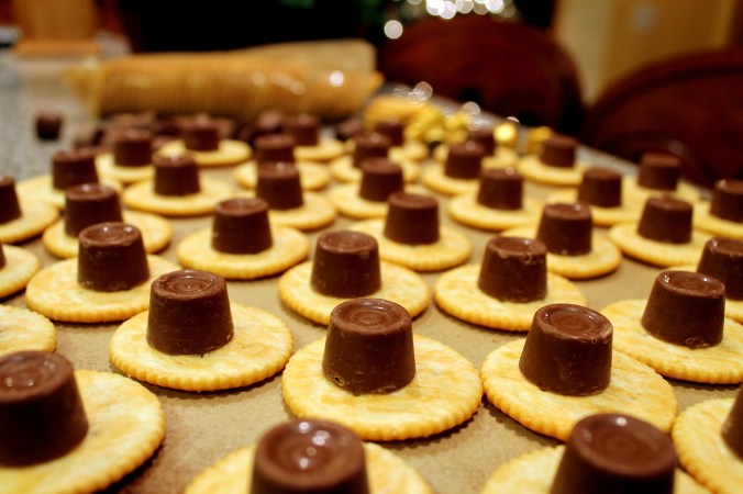 chocolate caramel crisp cookies 5