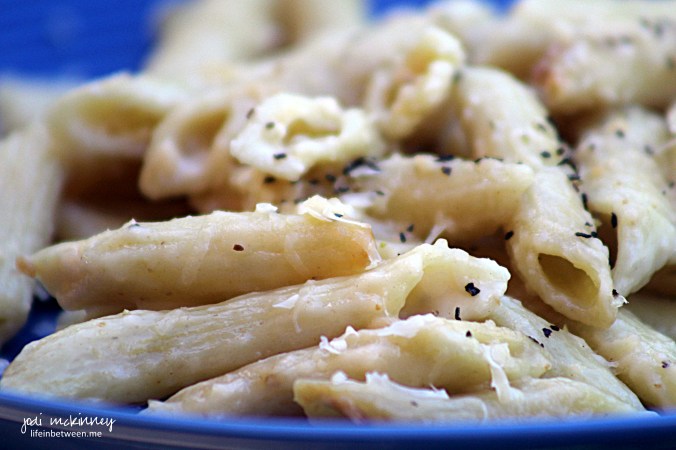 smoked gouda penne 'n cheese close up