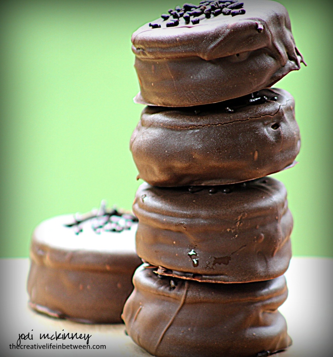 chocolate-covered-cookie-butter-stuffed-oreos-6