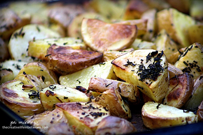 roasted-rosemary-and-garlic-yukon-gold-potatoes-2