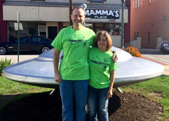 brad-and-carolyn-spaceship-mars