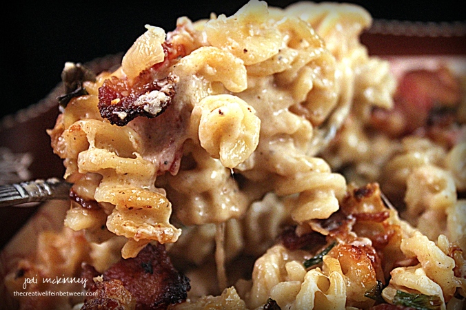 bacon-and-caramelized-onion-mac-n-cheese